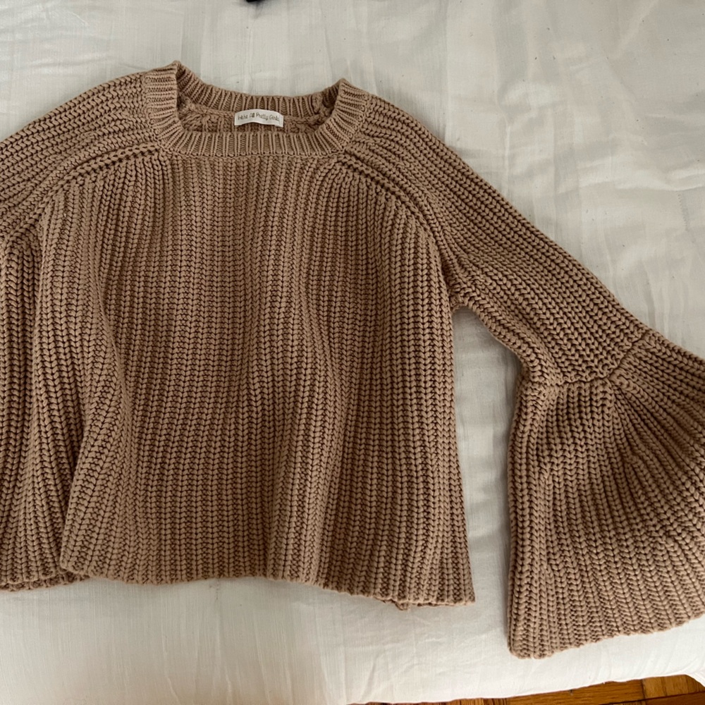 Flare sleeve cream sweater
